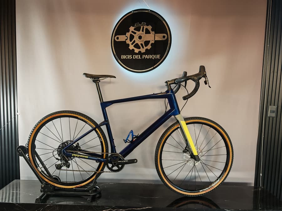 BMC URS UNRESTRICTED CARBÓN GRAVEL SRAM APEX, foto 1