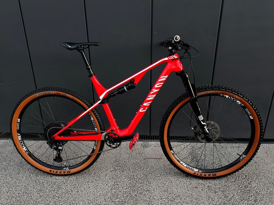 Canyon LUX SLX 2023 / FULL CARBON, foto 1