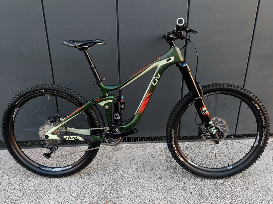 Giant LIV HAL FullCarbon, foto 1