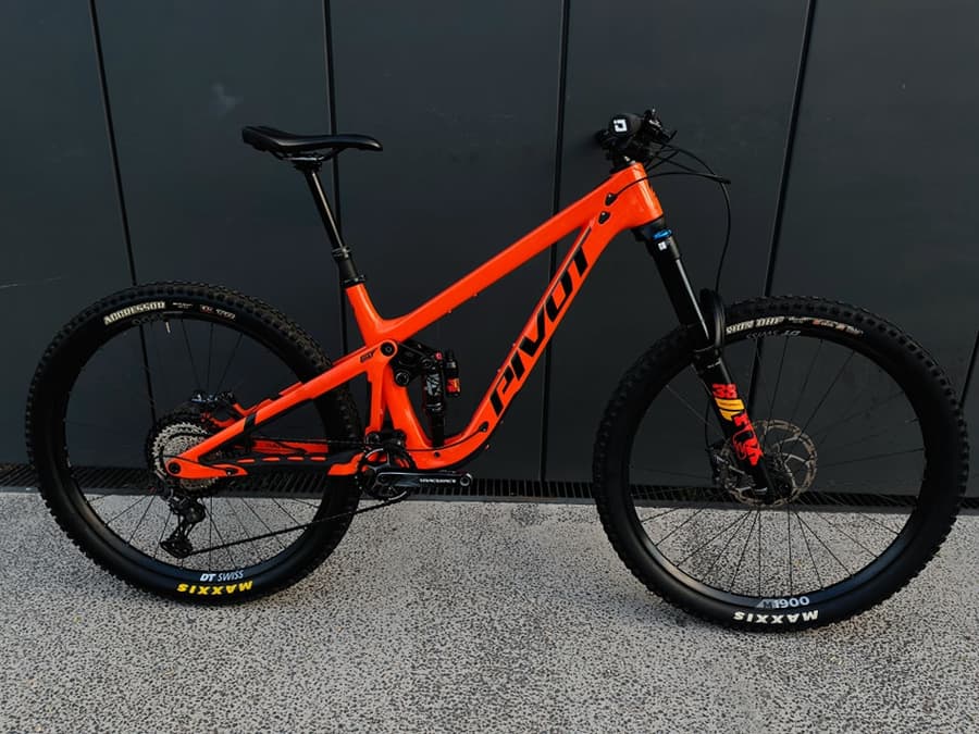 Pivot FIREBIRD 2023 FULL CARBON, foto 1