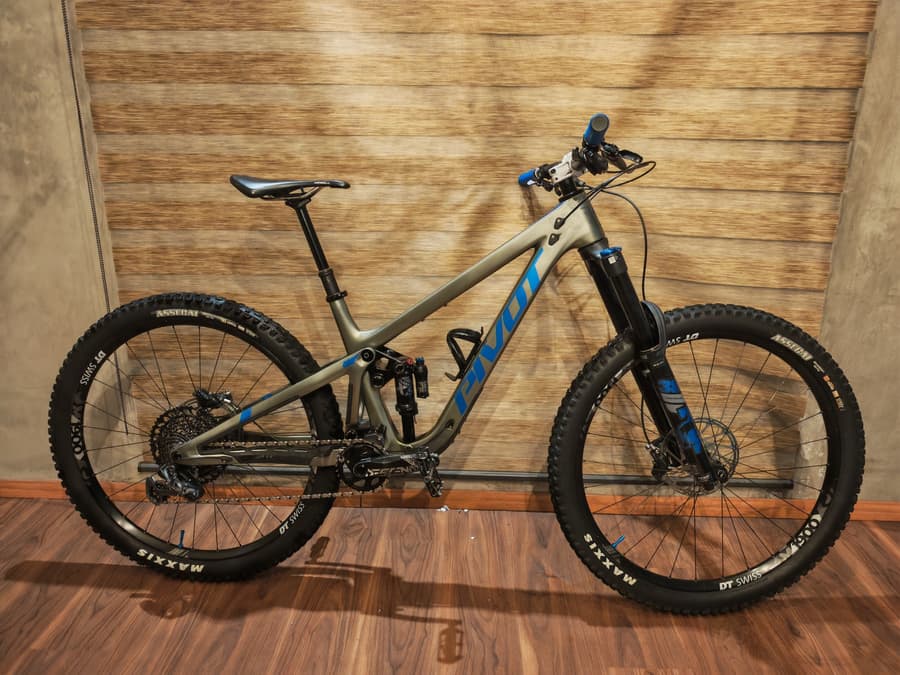 Pivot FIREBIRD 2023 FULL CARBON, foto 1