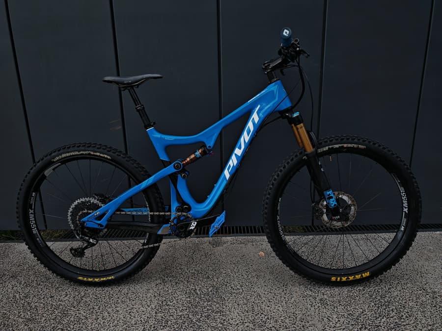 Pivot MACH CARBÓN Kashima, foto 1