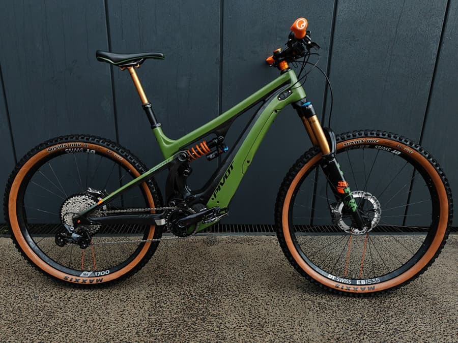 Pivot SHUTTLE FULL CARBON, foto 1