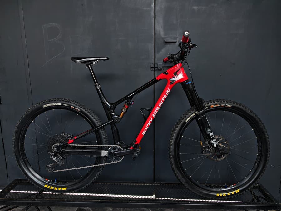 Rocky Mountain ELEMENT CARBÓN, foto 1