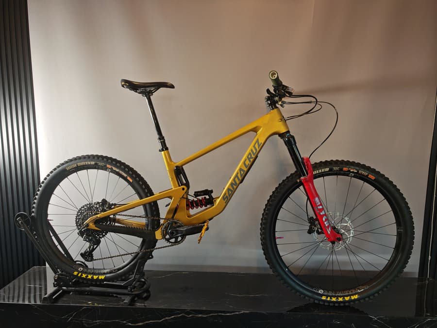 Santa Cruz BRONSON C KIT ROCKSHOX ULTIMATE Carbón, foto 1