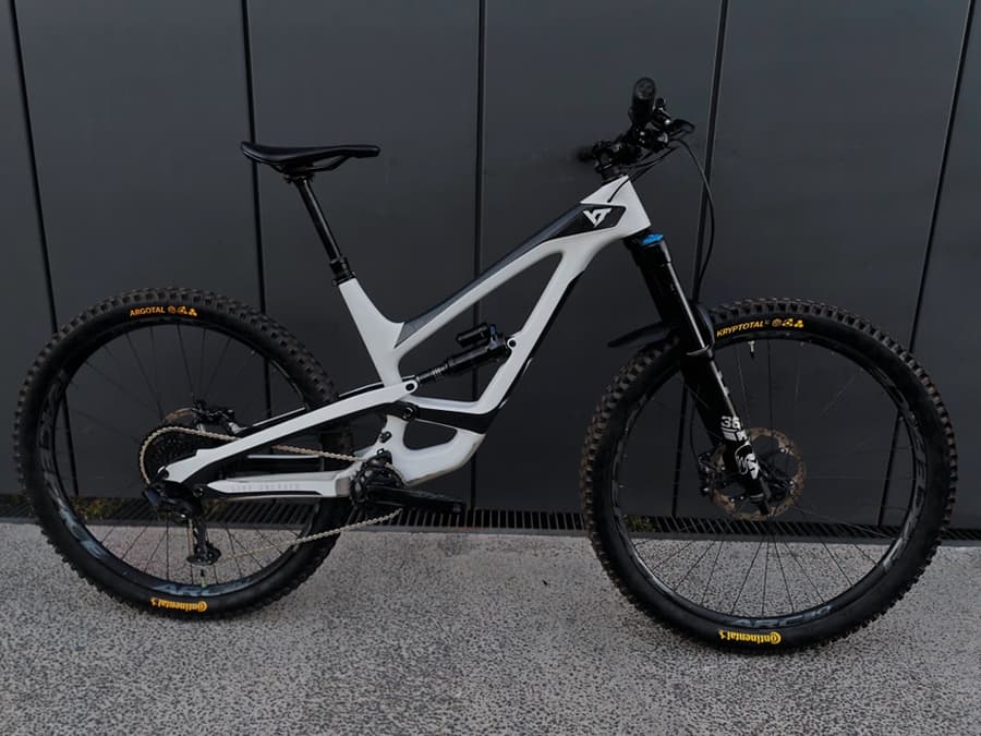YT CAPRA CF CARBÓN, foto 1