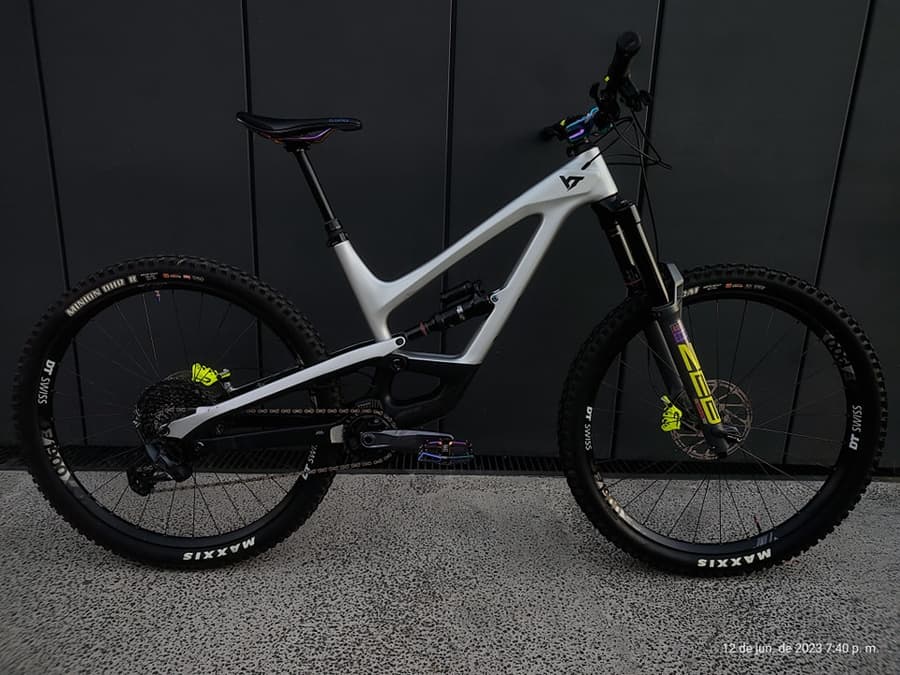 YT CAPRA CORE FULL CARBON 2022, foto 1