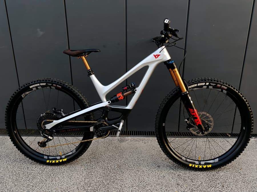 YT CAPRA PRO RACE / FULL KASHIMA, foto 1