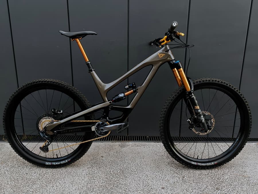 YT CAPRA PRO RACE FULL KASHIMA / FULL CARBON, foto 1