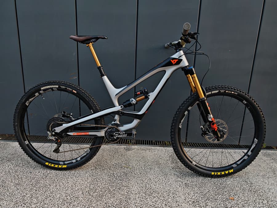 YT CAPRA PRO RACE FULLCARBON, foto 1
