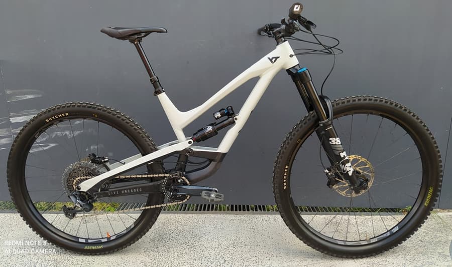 YT CAPRA SHRED 2021 FOX 38, foto 1