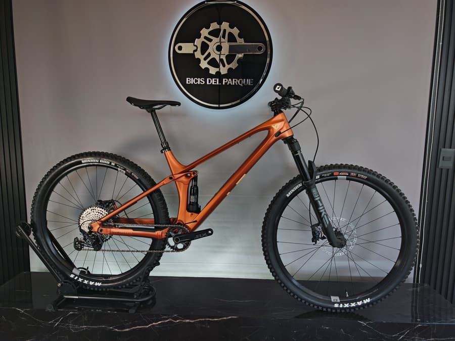 YT IZZO CORE 3 2026 / KIT ROCKSHOX NUEVA, foto 1